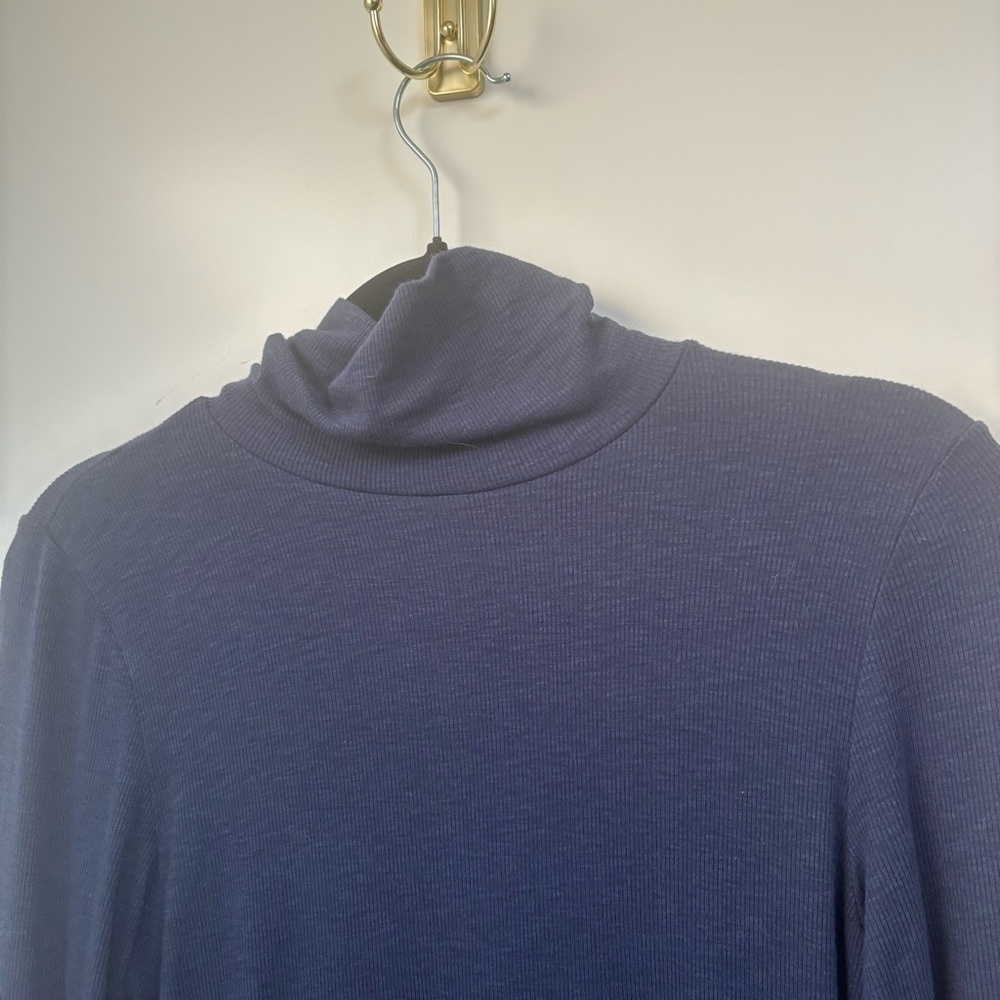 AE Real Soft Turtleneck in Navy NWT - Picture 3 of 6